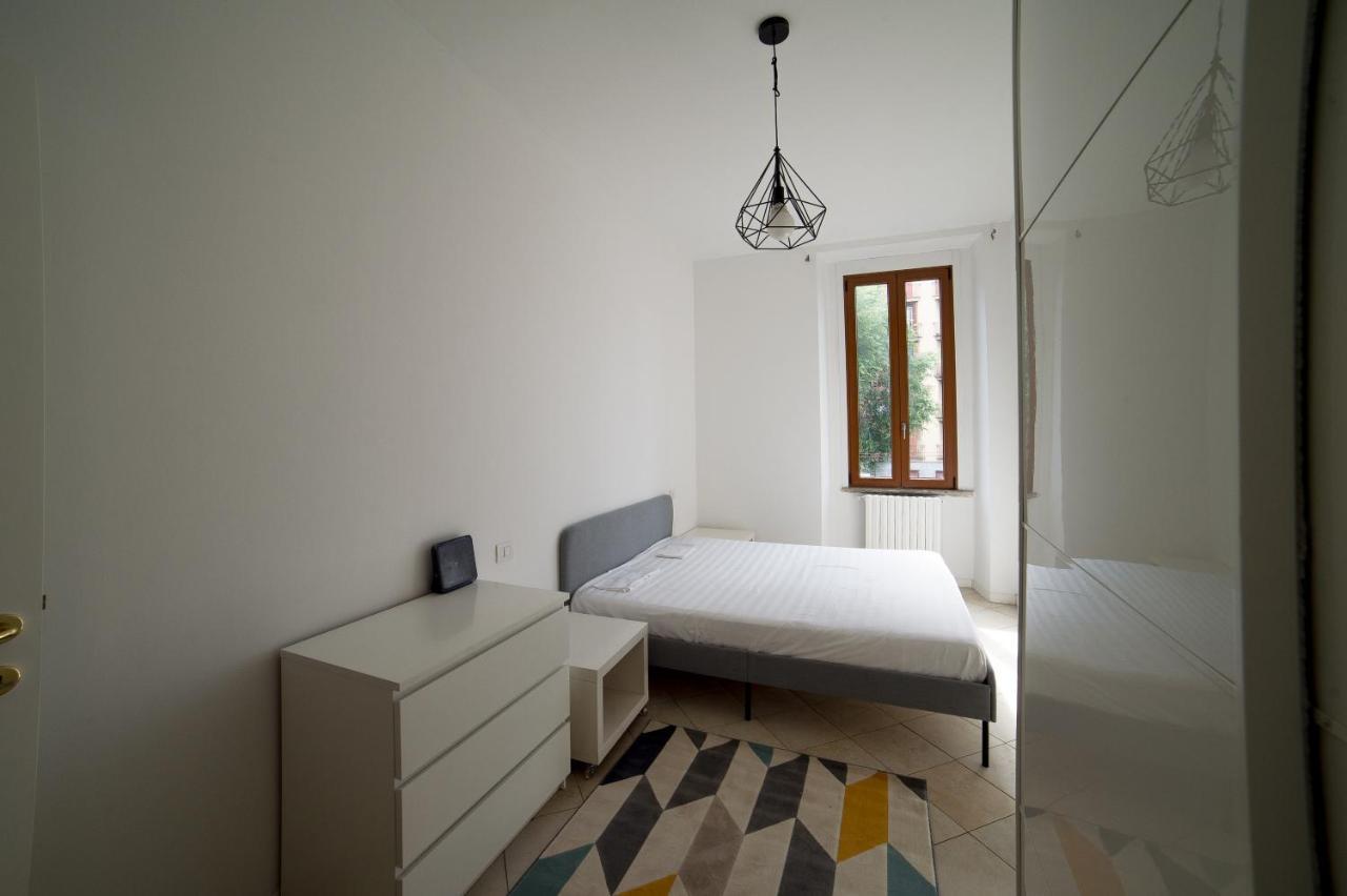 Hbhall Navigli 30 Apartment Милано Екстериор снимка